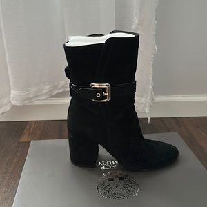 Boots Vince Camuto true suede in black good condition